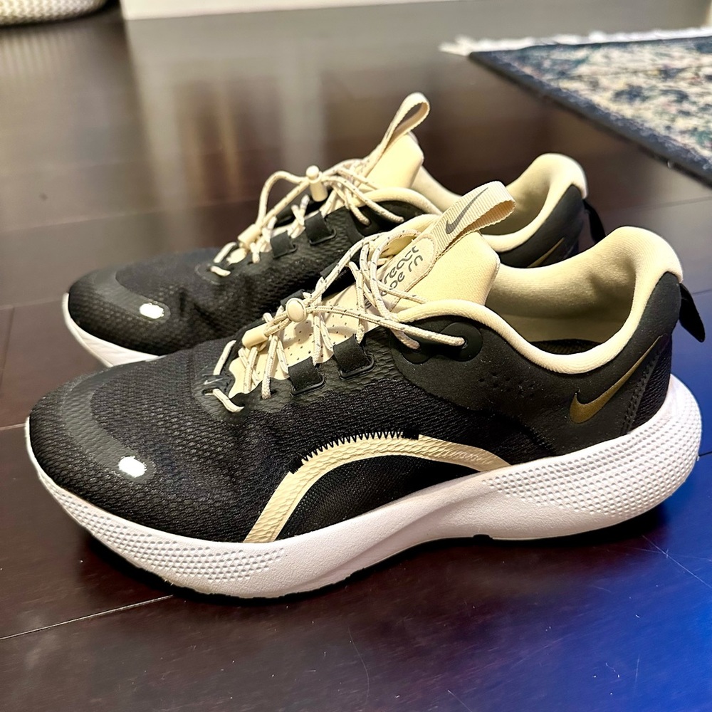 Nike React Escape Run Custom Road Running Sneaker Women’s 9.5. Black/Neutral